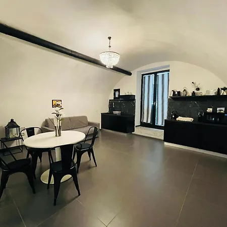 House Vetriera *